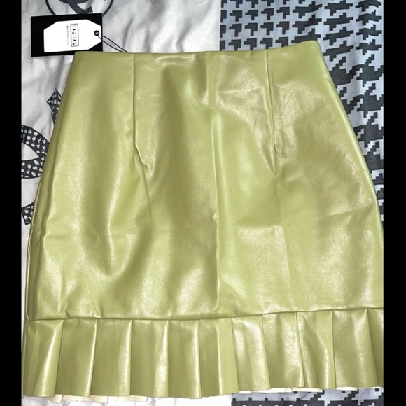 NEW NaaNaa - NEVER WORN‼️ Olive Khaki Frill Peplum Faux Leather Skirt US SIZE 4 - Picture 9 of 13